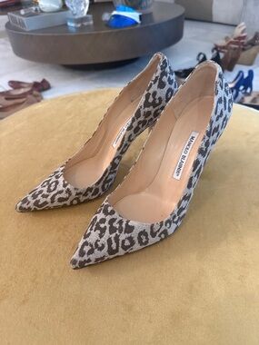 Manolo Blahnik Leopard Print Pointed Toe Pumps - Brown and Cream